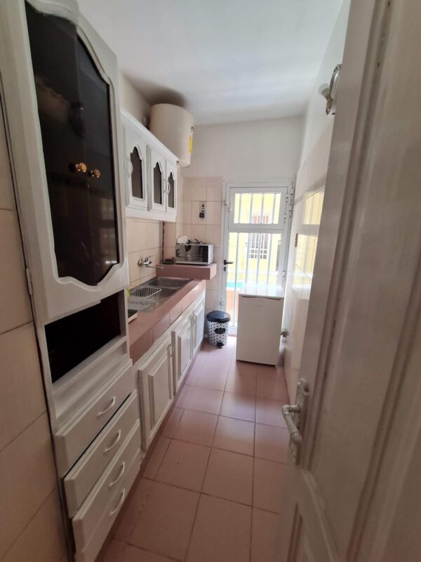 Appartement meublé à louer – Cité Mixta, Dakar (2 chambres + salon climatisé) – Image 7