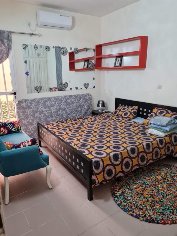 Appartement meublé à louer – Cité Mixta, Dakar (2 chambres + salon climatisé) – Image 3