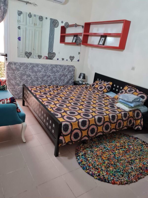 Appartement meublé à louer – Cité Mixta, Dakar (2 chambres + salon climatisé) – Image 6